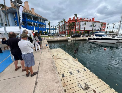 Puerto Sotogrande conmemora el Día Internacional del Medioambiente con una limpieza del fondo marino